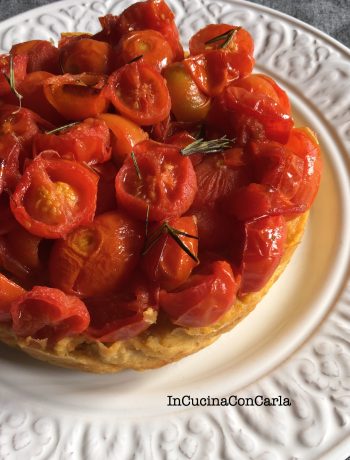 Torta di ceci con pomodorini caramellati