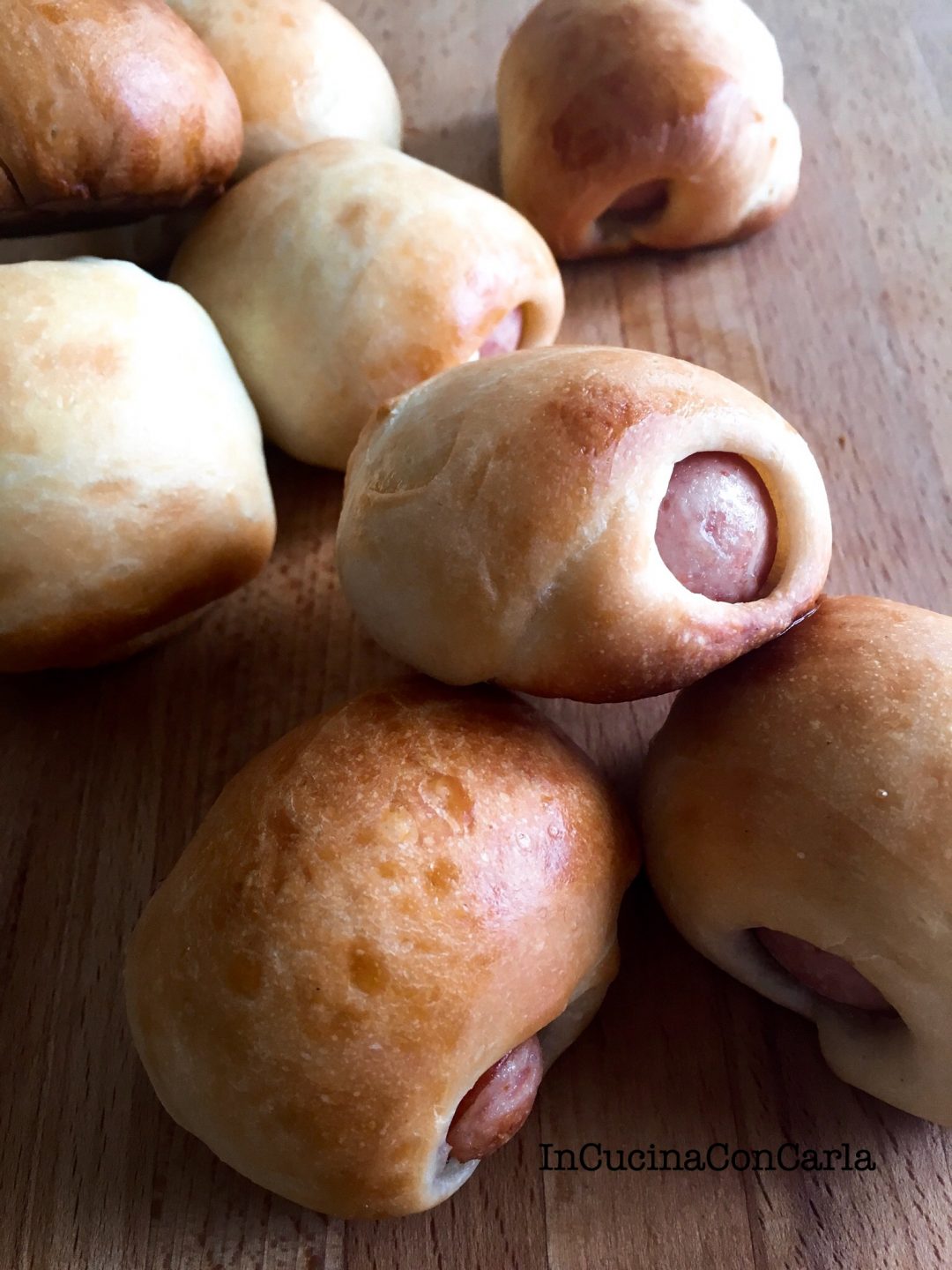 Bocconcini di pane al latte con würstel