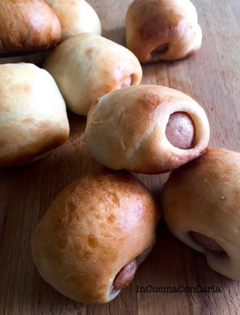 Bocconcini di pane al latte con würstel