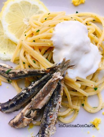 Spaghetti con acciughe limone e stracciatella