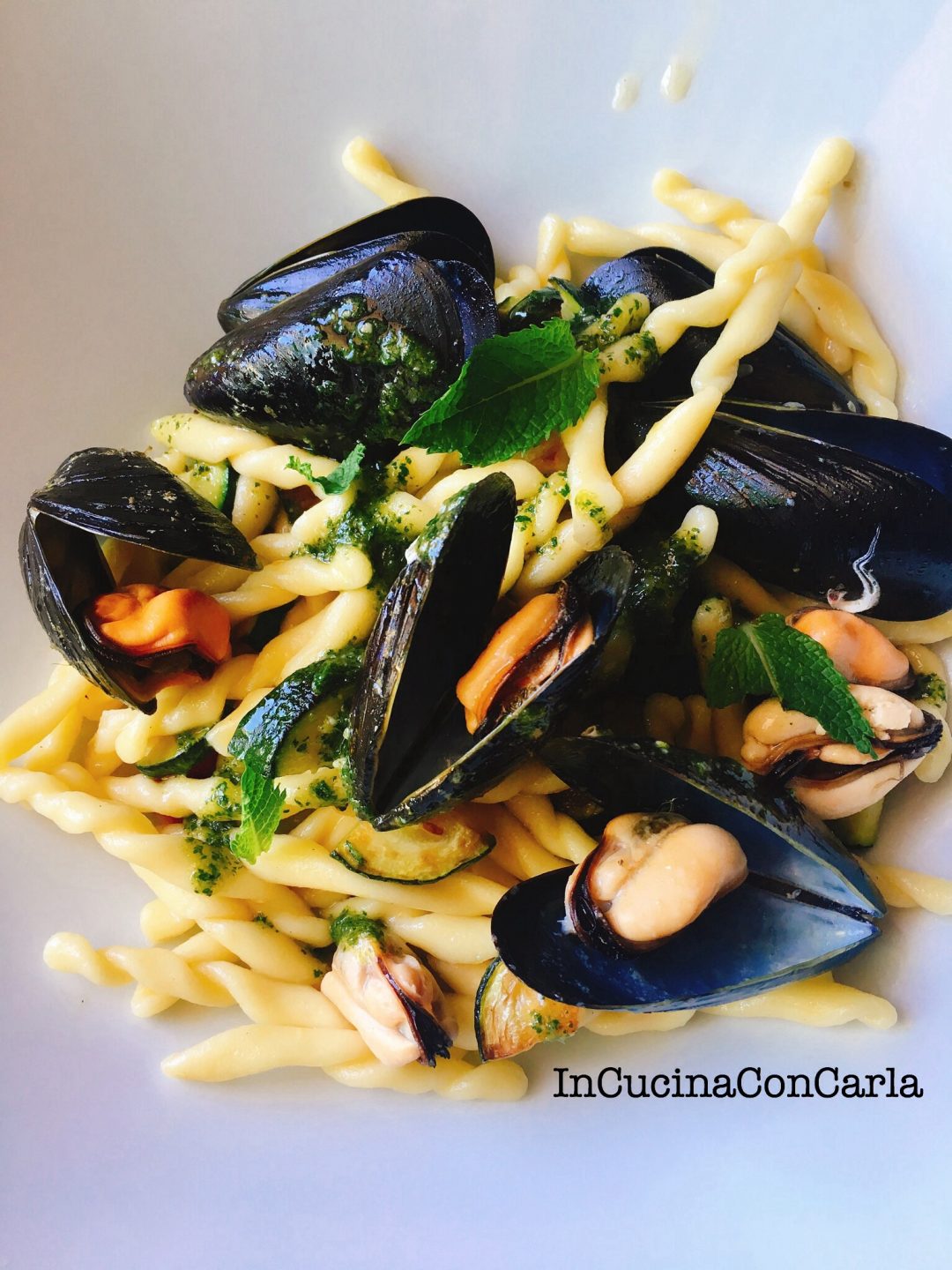 Strozzapreti cozze zucchine e pesto di menta