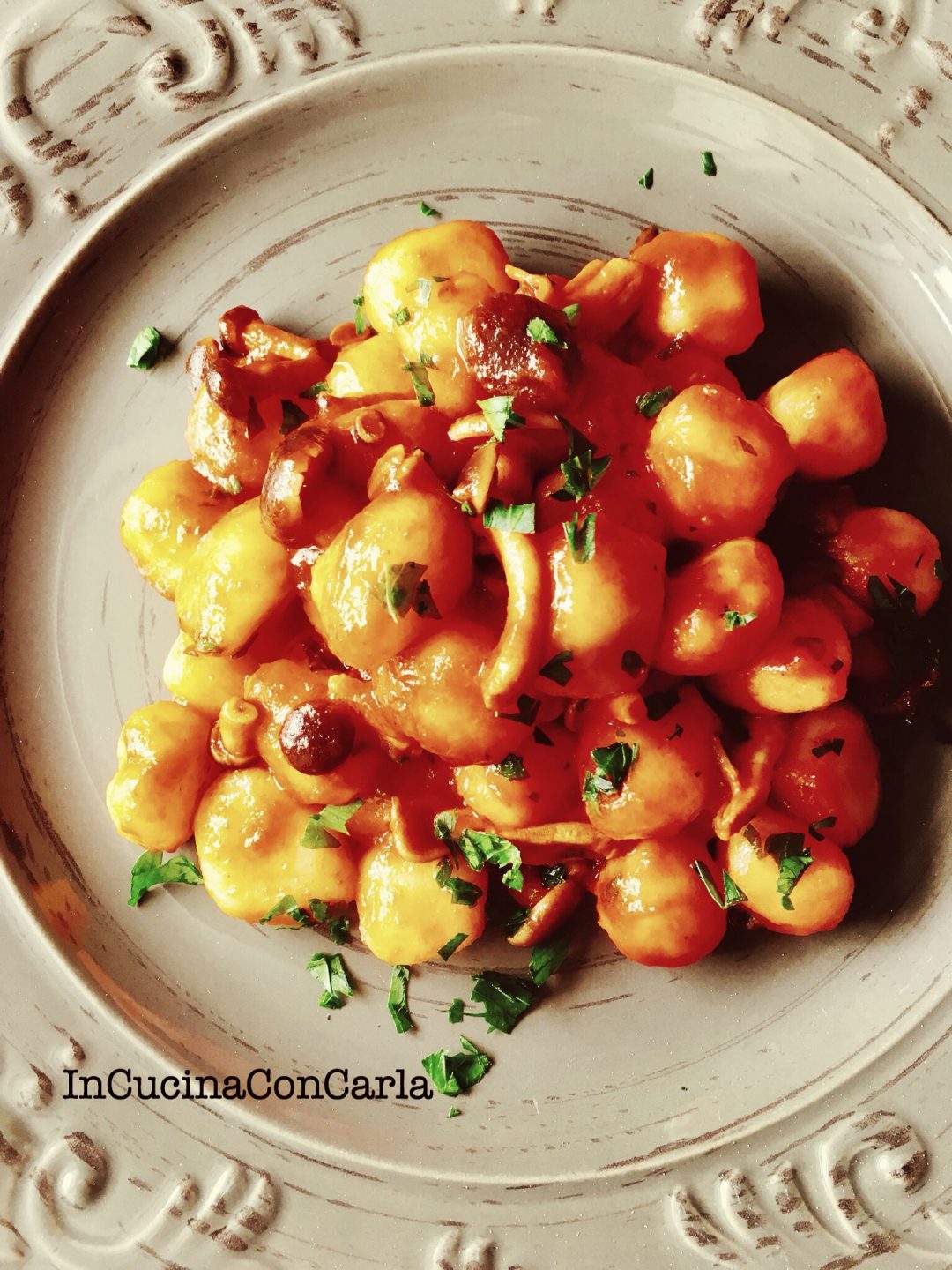 Gnocchi di patate con sugo di funghi