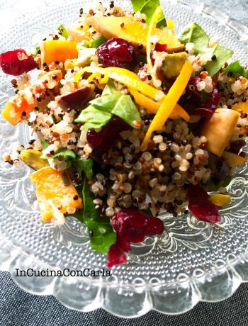 Insalata di quinoa spinacini zucca mirtilli rossi e pistacchi