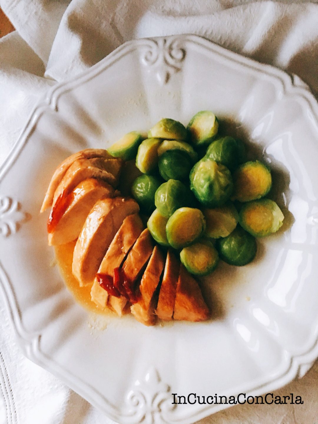 Petto di pollo caramellato con cavolini di Bruxelles