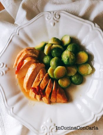 Petto di pollo caramellato con cavolini di Bruxelles