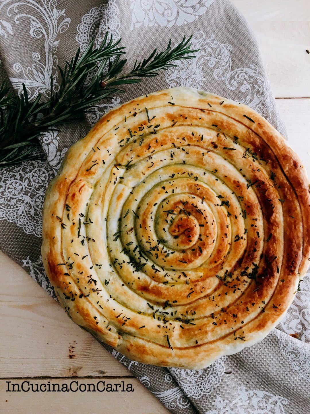 Girella di sfoglia con cavolo nero e ricotta