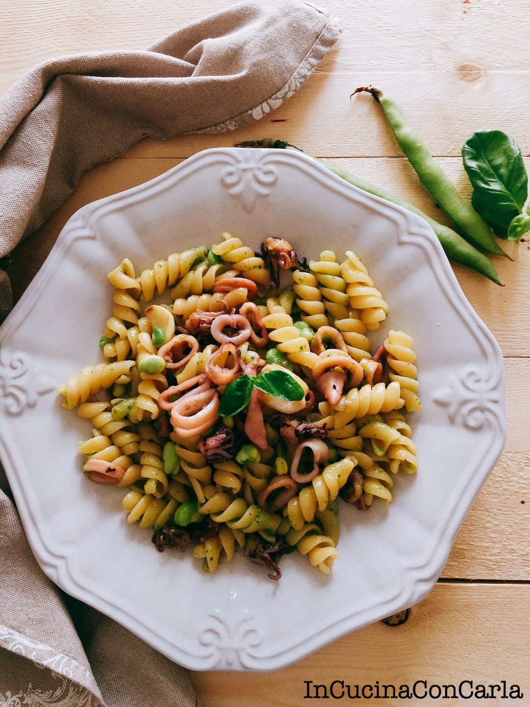 Fusilli con calamari e pesto di fave