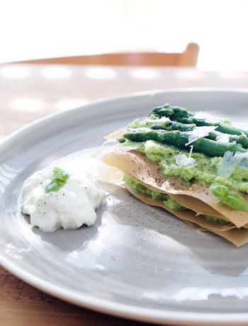 Torrette di pasta fillo con asparagi e burrata